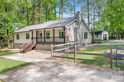 204 Nottingham Drive sold home in Sherwood Forest, Huntersville, NC