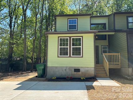 6211 Spanish Oak Road pending townhome in Rolling Hills Place, Charlotte, NC