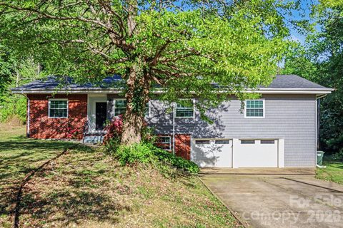 Homes in Pinebrook Park, Hickory