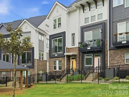 606 West End Drive