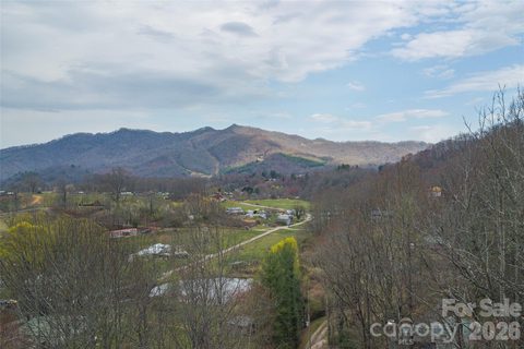 99999 Molasses Way active home in Sugar Cove Estates, Waynesville, NC