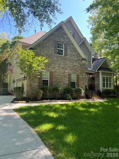 734 Lynnwood Farms Drive pending home in Lynnwood Farms, Fort Mill, SC