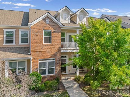 204 Overstone Court active home in Regent Park, Fort Mill, SC