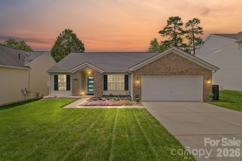 8409 Ewen Circle sold home in Ravenswood, Charlotte, NC