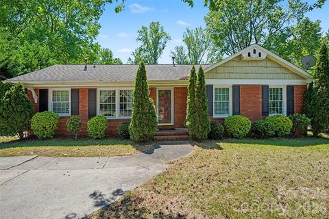 7608 Idlewild Road sold home in The Gates At Quail Hollow, Charlotte, NC