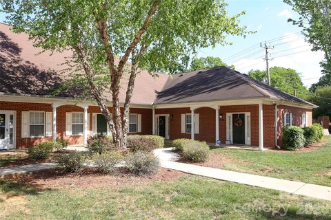 7175 Somerset Springs Drive pending condo in Somerset Springs, Charlotte, NC