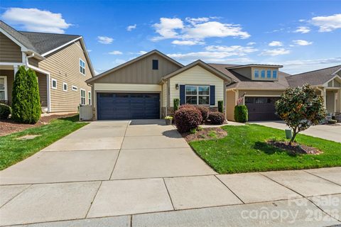 4803 Looking Glass Trail active home in Trilogy Lake Norman, Denver, NC
