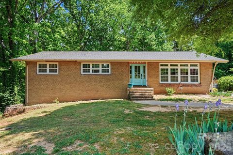 6913 Folger Drive pending home in Lansdowne, Charlotte, NC