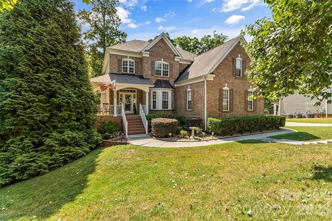 120 Harrison Point Court active home in Edgewater Park, Mooresville, NC