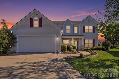 10122 Whiteburn Court pending home in Berewick, Charlotte, NC