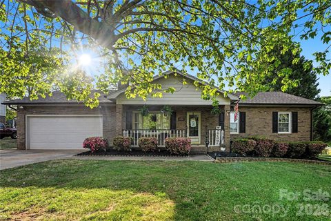 1451 31st Street Place sold home in Stoneridge, Conover, NC