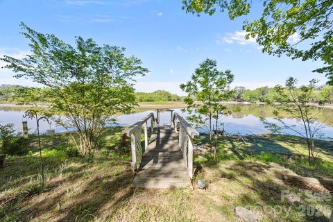 405 Carroll Cove active home in Lake Wylie, Lake Wylie, SC