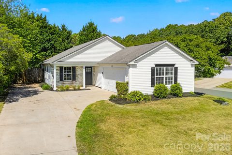 102 Daventry Place active home in Brantley Place, Mooresville, NC