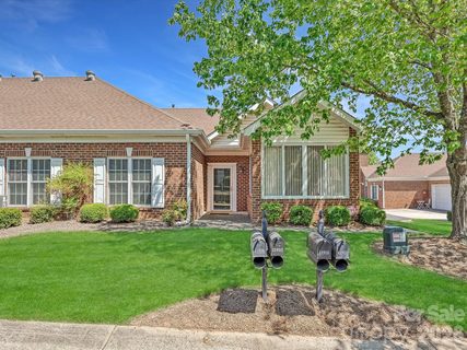 8655 Windsor Ridge Drive pending condo in Windsor Oaks, Charlotte, NC