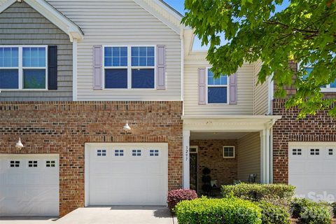 3297 Yarmouth Lane active townhome in Kinmere Commons, Gastonia, NC