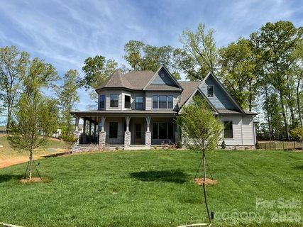 827 Lakeforest Drive
