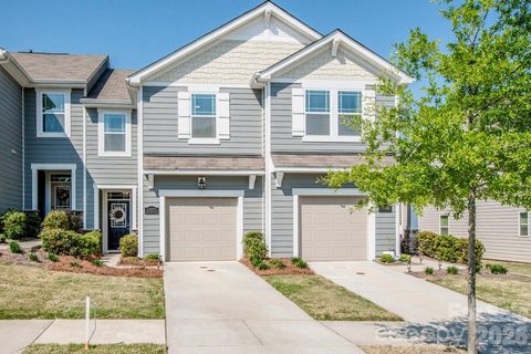 18036 Pear Hawthorne Drive sold home in Magnolia Walk, Huntersville, NC