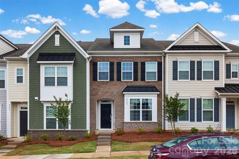 4503 Potters Wheel Drive pending townhome in Elizabeth, Fort Mill, SC