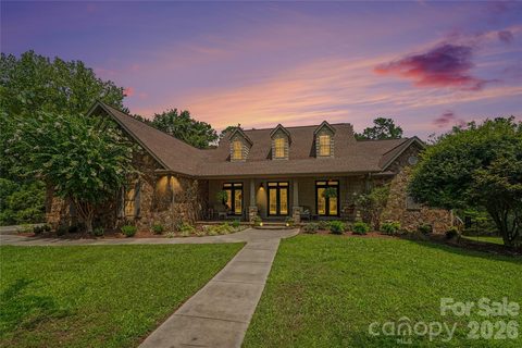 A home in Huntington Oaks