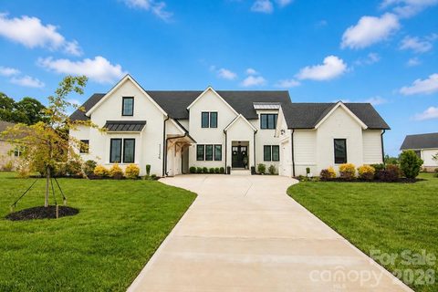 1124 Mesa Way pending home in Broadmoor At Marvin, Marvin, NC