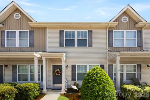 12764 Persimmon Tree Drive sold home in Calloway Glen, Charlotte, NC