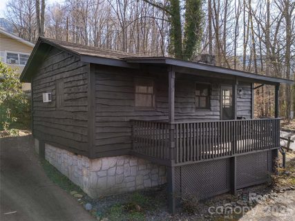 87 Sassafras Lane active home in Timberline Cabins, Maggie Valley, NC