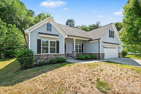 2660 Nw Poplar Cove Drive pending home in Poplar Cove, Concord, NC