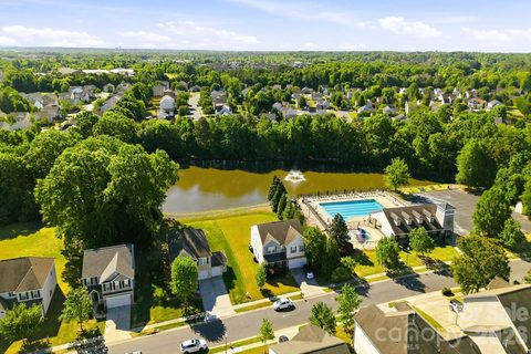 14227 Lake Crossing Drive sold home in Waterlyn, Charlotte, NC