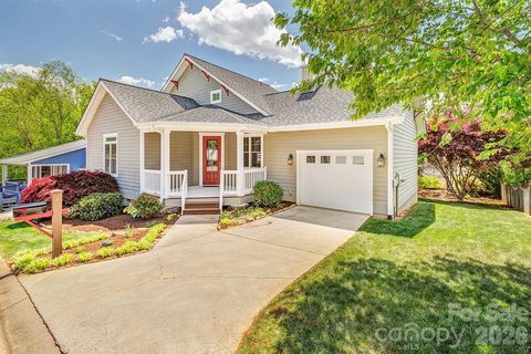 4 Olde Cottage Lane pending home in Eastwood Village, Asheville, NC