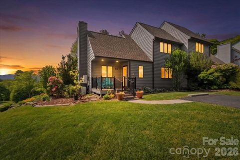 301 Robertson Street sold townhome in Seven Pines, Burnsville, NC