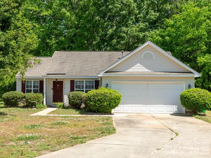 8110 Slickrock Circle pending home in Reedy Creek Plantation, Charlotte, NC
