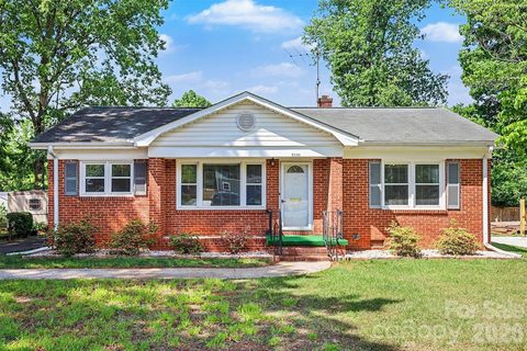 2240 Ashley Road pending home in Westerly Hills, Charlotte, NC