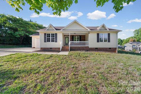 2327 Sunset Drive active home in Sunset Crossing, Gastonia, NC