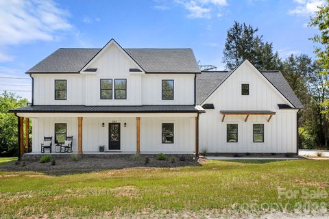 4762 Lazy Lane active home in Cozy Cove, Denver, NC