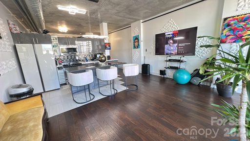 505 E 6th Street pending home in Courtside Condos, Charlotte, NC
