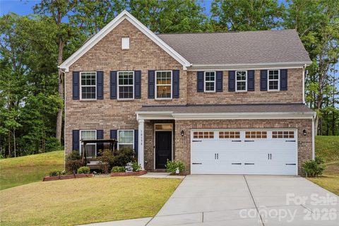 10158 Paper Birch Drive active home in Holcomb Woods, Charlotte, NC