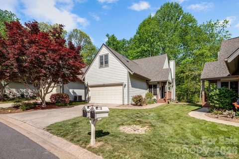 29 Little Cedar Court pending home in Viewpointe, Asheville, NC