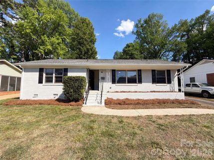 1815 Weststone Drive active home in Westchester, Charlotte, NC