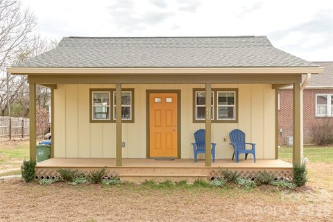 606 Ray Avenue active home in Edgewood, Hendersonville, NC