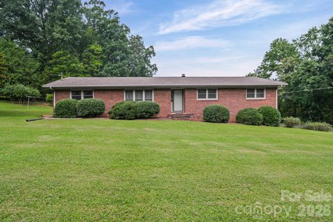 1008 Longview Drive active home in Random Hills, New London, NC