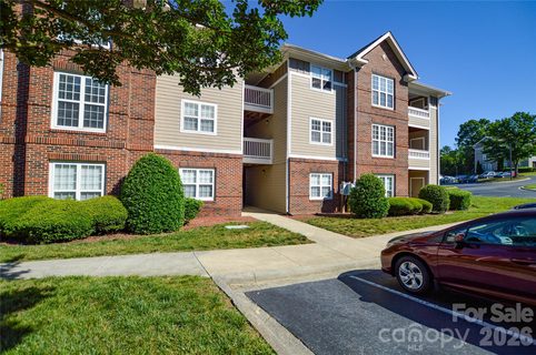9810 Campus Walk Lane active condo in Campus Walk, Charlotte, NC