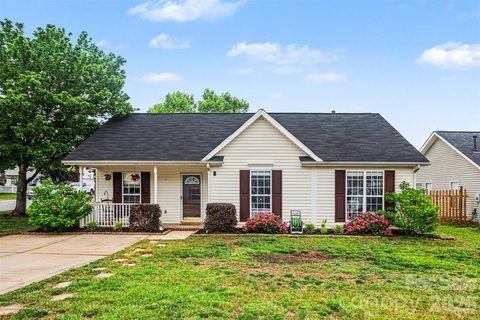 552 Chase Brook Drive active home in Mabry Park, Rock Hill, SC