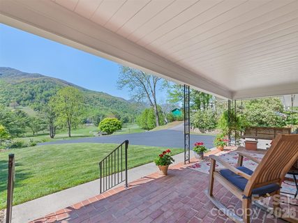 9 Golfview Drive pending home in Maggie Valley Country Club Est, Maggie Valley, NC