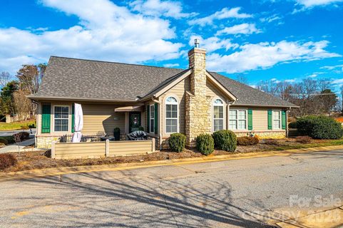 823 Wynnshire Drive active home in Wynnshire Ridge, Hickory, NC