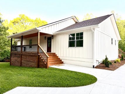 Homes in Winfield Cove, Saluda