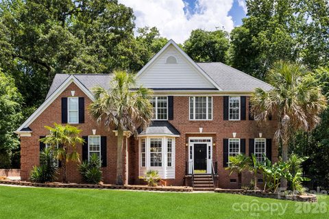6520 Hollow Oak Drive pending home in Farmwood East, Mint Hill, NC