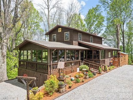 2863 Heath Peak Road active home in Heath Peak, Waynesville, NC