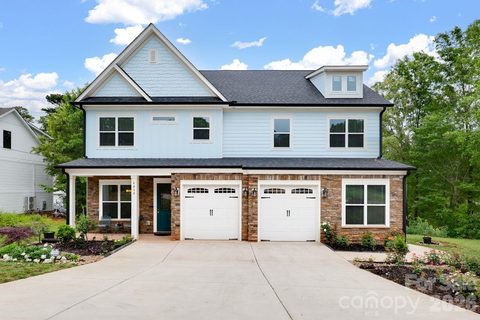 4950 Surfwood Drive active home in Moonlite Bay, Sherrills Ford, NC