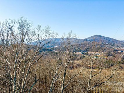 92 Chimney Crest Drive active lot in Crest Mountain, Asheville, NC