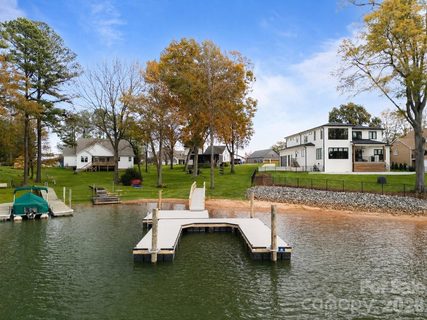 240 Shoreline Loop pending home in Imperial Point, Mooresville, NC